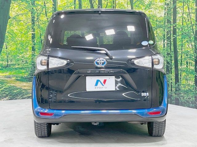 TOYOTA SIENTA HYBRID 2017