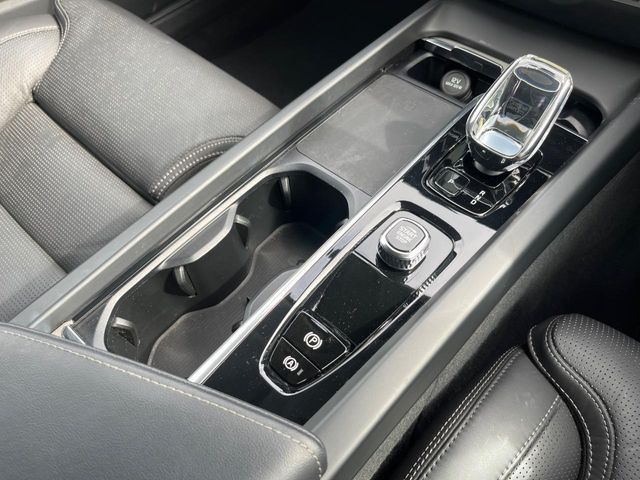 VOLVO VOLVO V60 2023