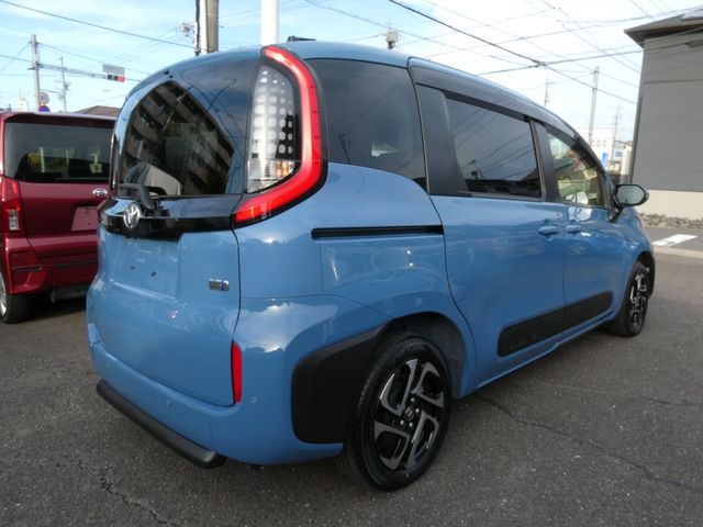 TOYOTA SIENTA HYBRID 2023
