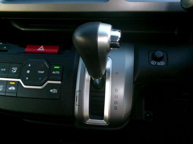 HONDA STEPWAGON SPADA 2013