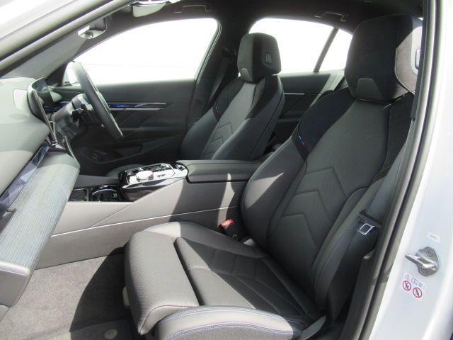 BMW BMW 5series sedan 2025