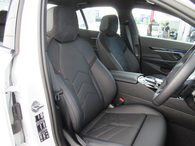 BMW BMW 5series sedan 2025