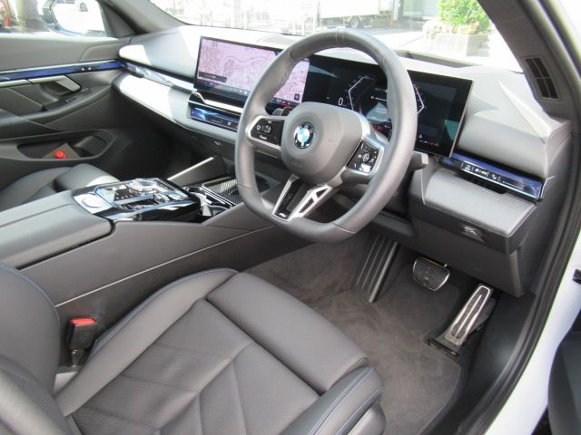 BMW BMW 5series sedan 2025