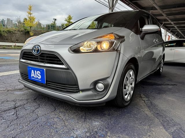 TOYOTA SIENTA HYBRID 2017