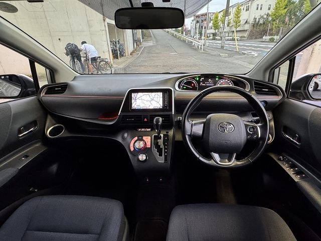 TOYOTA SIENTA HYBRID 2017