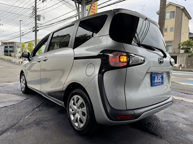 TOYOTA SIENTA HYBRID 2017