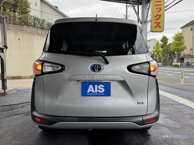TOYOTA SIENTA HYBRID 2017