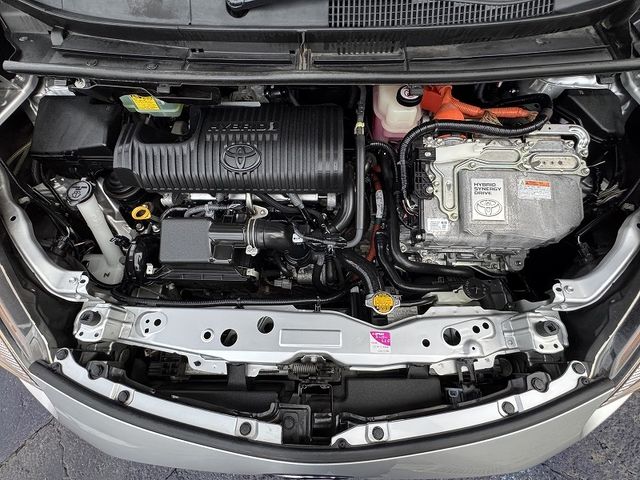 TOYOTA SIENTA HYBRID 2017