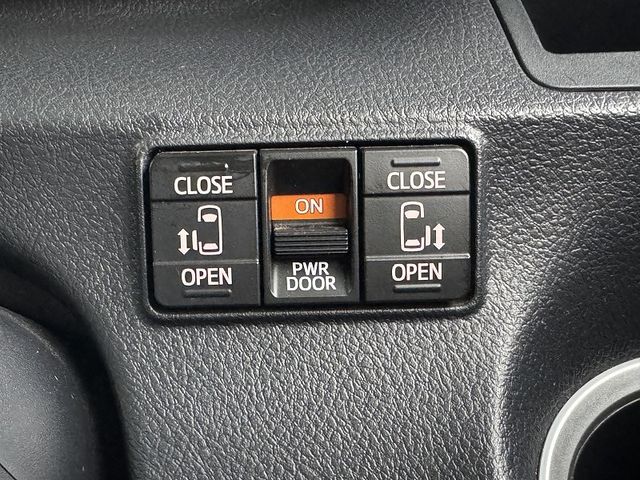 TOYOTA SIENTA HYBRID 2017