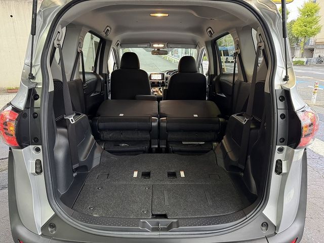 TOYOTA SIENTA HYBRID 2017