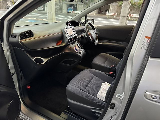 TOYOTA SIENTA HYBRID 2017