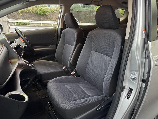 TOYOTA SIENTA HYBRID 2017