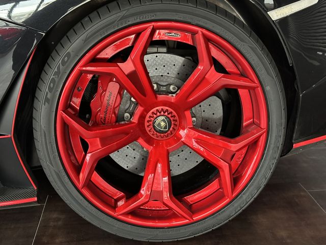 LAMBORGHINI LAMBORGHINI Aventador Roadster 2019