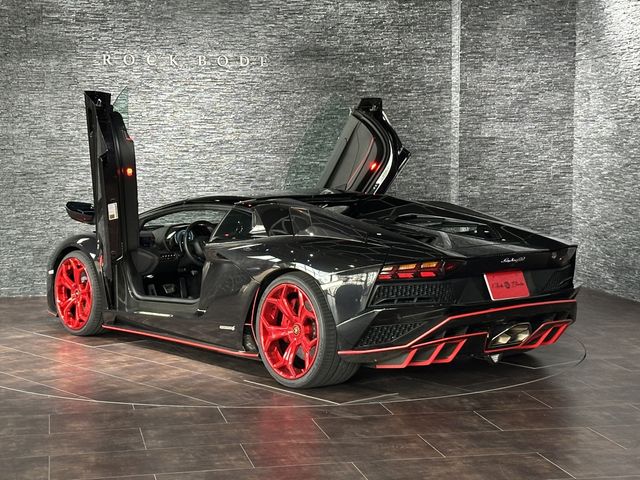 LAMBORGHINI LAMBORGHINI Aventador Roadster 2019