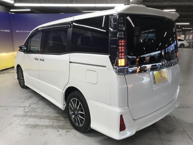 TOYOTA VOXY 2015