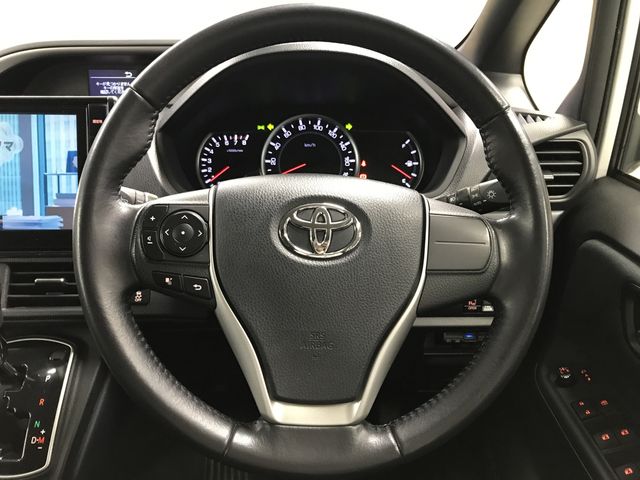 TOYOTA VOXY 2015