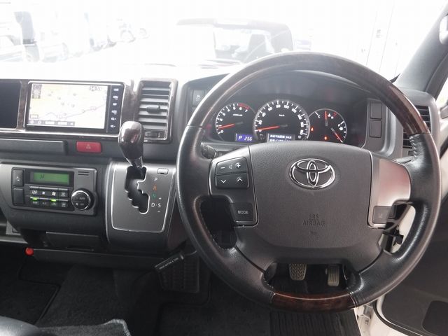 TOYOTA HIACE van 4WD 2019