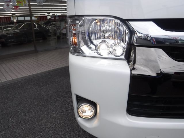 TOYOTA HIACE van 4WD 2019