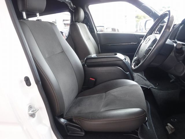 TOYOTA HIACE van 4WD 2019