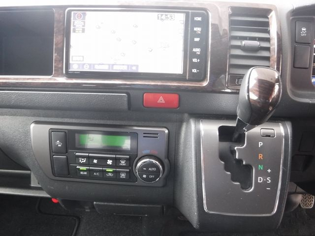 TOYOTA HIACE van 4WD 2019