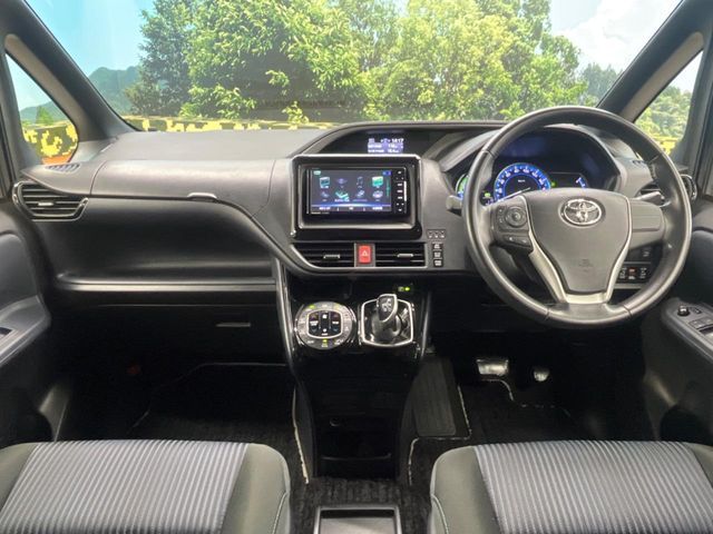 TOYOTA VOXY HYBRID 2016