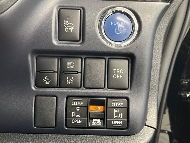 TOYOTA VOXY HYBRID 2016