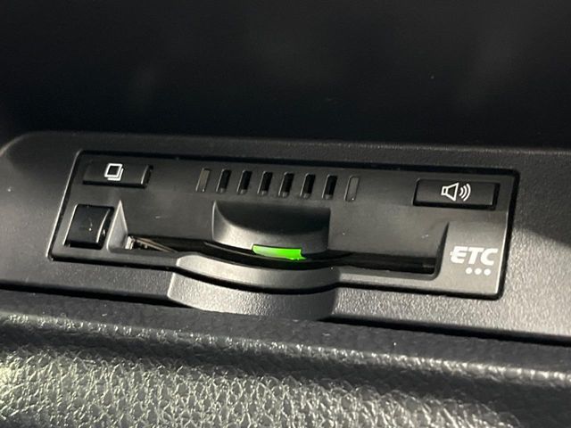 TOYOTA VOXY HYBRID 2016