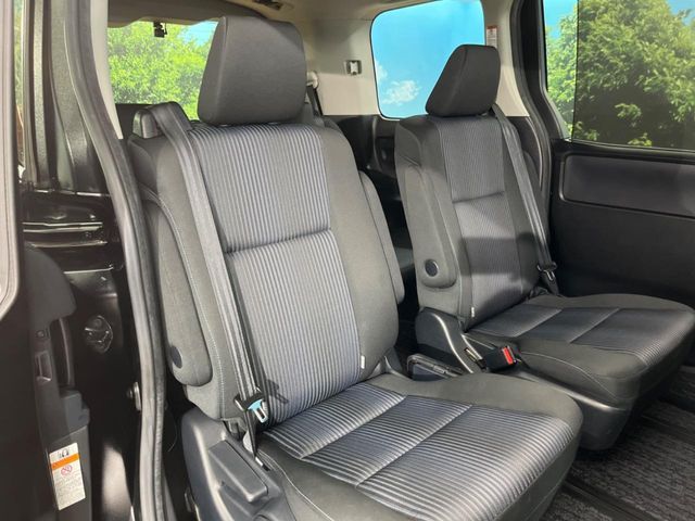 TOYOTA VOXY HYBRID 2016