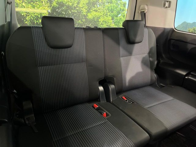 TOYOTA VOXY HYBRID 2016