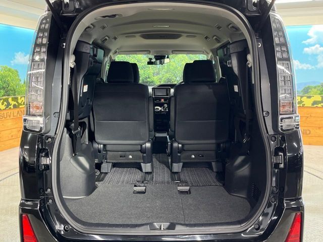 TOYOTA VOXY HYBRID 2016