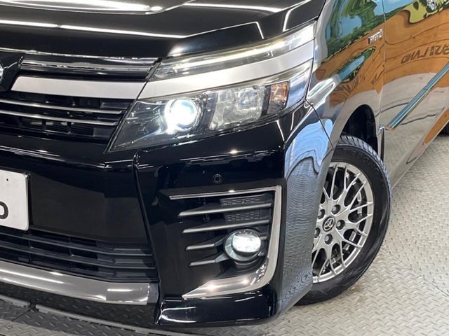 TOYOTA VOXY HYBRID 2016