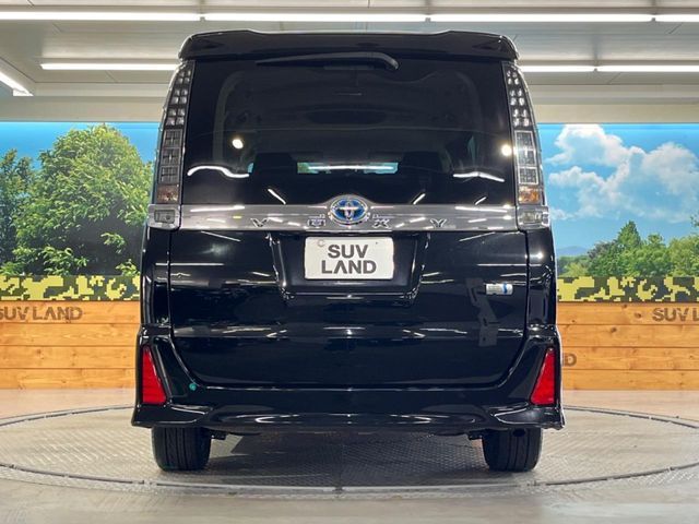 TOYOTA VOXY HYBRID 2016