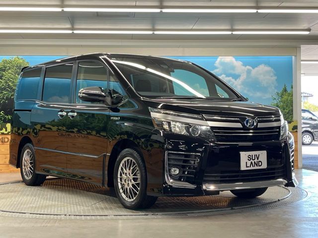 TOYOTA VOXY HYBRID 2016