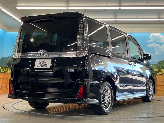 TOYOTA VOXY HYBRID 2016