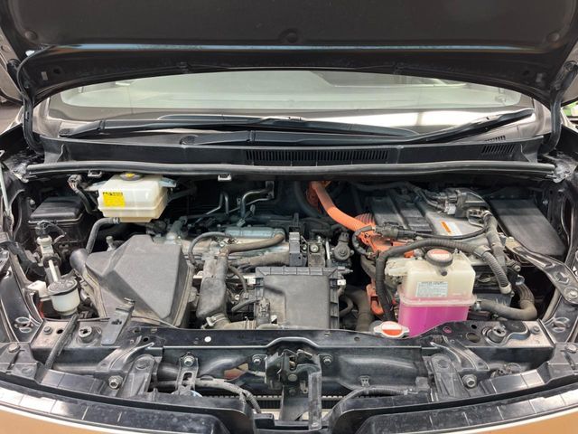 TOYOTA VOXY HYBRID 2016