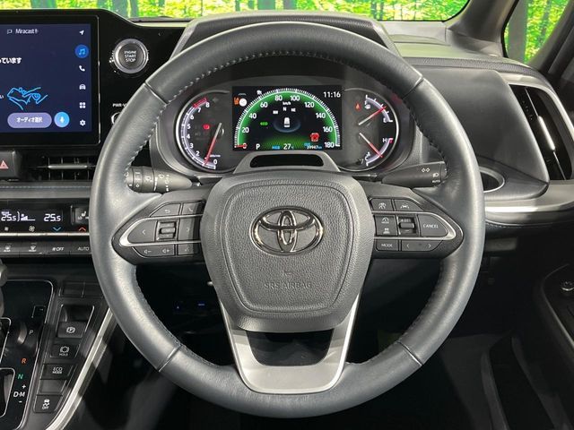 TOYOTA VOXY 2023