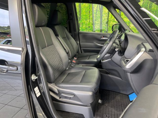 TOYOTA NOAH HYBRID 2023