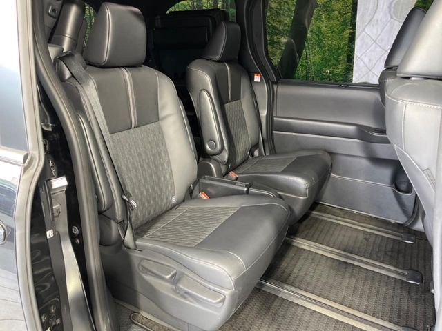 TOYOTA NOAH HYBRID 2023