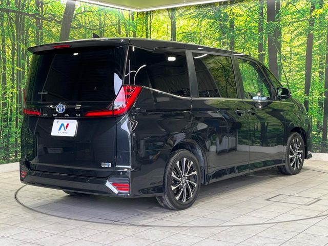 TOYOTA NOAH HYBRID 2023