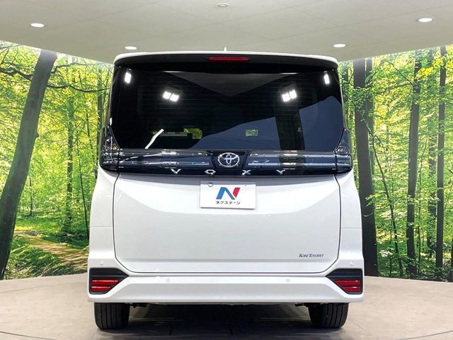 TOYOTA VOXY 2024