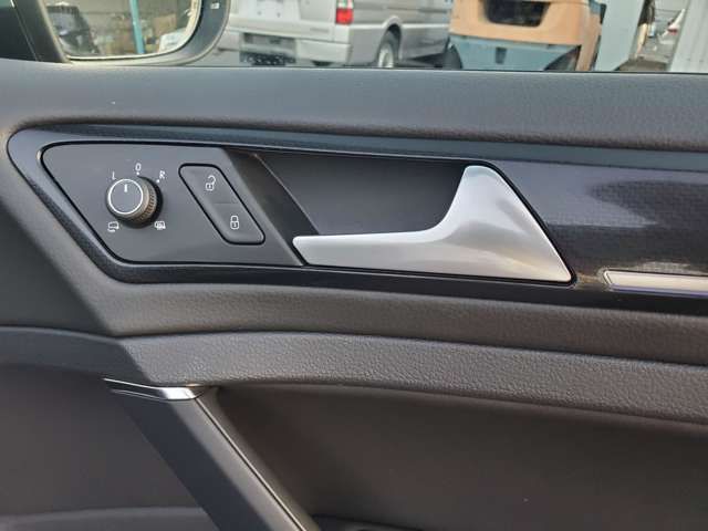 VOLKSWAGEN VOLKSWAGEN GOLF R VARIANT 2015