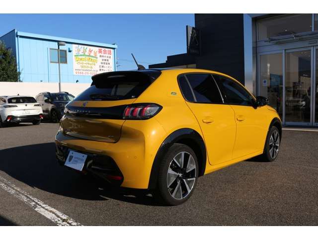 PEUGEOT PEUGEOT e-208 2022