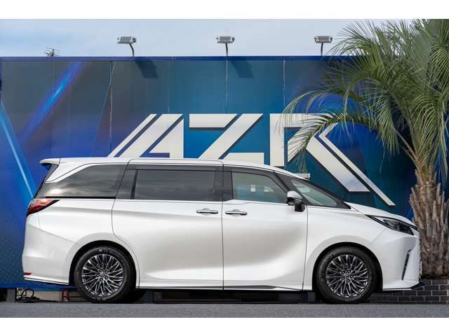 TOYOTA ???? LM500h 2024