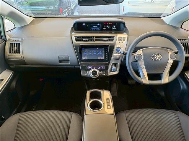 TOYOTA PRIUS Alpha 2015