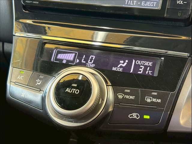 TOYOTA PRIUS Alpha 2015