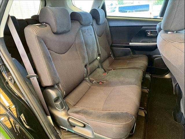 TOYOTA PRIUS Alpha 2015