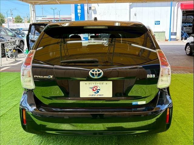 TOYOTA PRIUS Alpha 2015