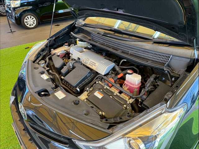 TOYOTA PRIUS Alpha 2015