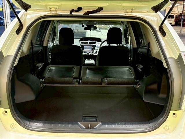 TOYOTA PRIUS Alpha 2018