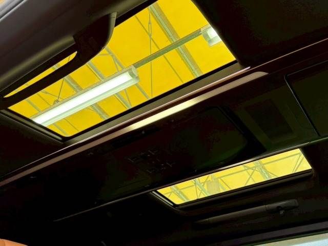 TOYOTA VELLFIRE  HYBRID 2023